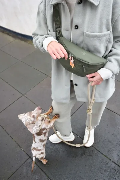 PALOPA Leckerlibeutel „Emma“ – Stylische 3-in-1 Hunde-Gassitasche (Wasserabweisend & Recycelt)